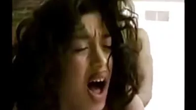 ក្មេងស្រីរើសមុខ fucked នៅក្នុងរន្ធគូថនិងទ្វារមាសពេញលេញ