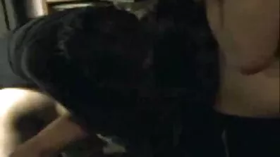 Fucked ក្មេងស្រី horny នៅក្នុងរន្ធដ៏ស្រស់ស្អាត