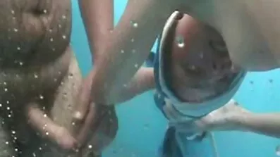 Fucked ខ្លាំងនិង creampie ម្រាមជើងអូដ្ឋក្មេងស្រី