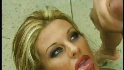 មានតែ chick horny គឺមិនពេញលេញដោយគ្មានការឈានដល់ចំនុចកំពូល