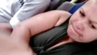 ស្ត្រីម្នាក់ ebony fucked ដោយផ្អៀងផ្កាឈូកតូចមួយ