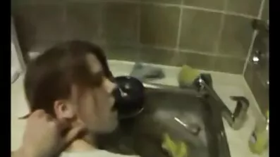 គូស្វាមីភរិយា coppie អាគ្នេយ៍ fucking foursome នៅក្នុងយានដ្ឋាន