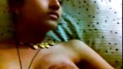 រហូតដល់អ្នកធ្លាក់ចុះ fucks ក្មេងស្រីម្នាក់នៅក្នុងភាពងងឹត