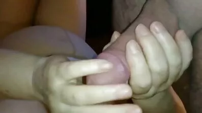 ក្មេងស្រីពីរនាក់ជាមួយ dildo fucking នៅលើតារាងកញ្ចក់
