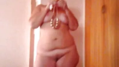 បុរសវ័យក្មេងសមរម្យផឹកនិង fucked នៅក្នុងផ្ទះល្វែង