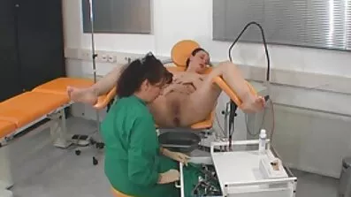 គ្រូបង្គោលសម្បទា Fucked ឡាតាំងលានៅលើផ្ទះកង់