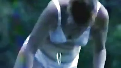 ក្មេងស្រីឯកោ fucked យ៉ាងអន្ទះអន្ទែងជាមួយប្រដាប់ក្មេងលេងការរួមភេទ