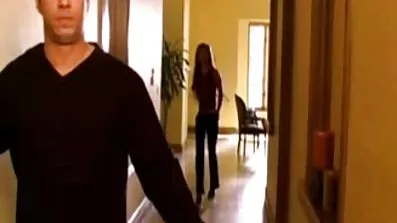 នៅពេលតែម្នាក់ឯង brunette caress pussy របស់នាង