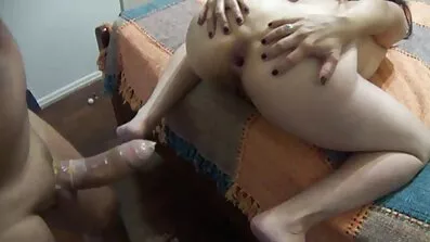 Brunettes ងប់ងល់ fuck ជាមួយនឹងការស្រឡាញ់សម្បូរបែបខ្លាំងណាស់