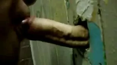 បុរសពីរនាក់ fucked មិត្តស្រីរបស់ពួកគេនៅក្នុងរន្ធស្រស់ស្អាតរបស់នាង