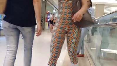 ស្ត្រីមេផ្ទះសក់វែង fucked នៅក្នុង pussy ដោយចៅហ្វាយ