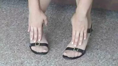ជិះបុរស Horny ផ្អៀងរបស់ស្ត្រីស្បែកខ្មៅស្គមស្គាំង