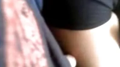 ឆ្កេគ្មានកង្វល់ fuck ជាមួយមេនិងមានភាពសប្បាយរីករាយ