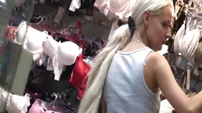 Pussies សម្ផស្សត្រដុសនិង cumming ពីការមានអារម្មណ៍រីករាយ