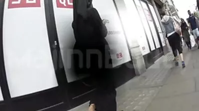 ប្តីប្រពន្ធមួយនៃទំនើប fucking-brunettes ក្តៅមានបុរសម្នាក់នៅលើគ្រែនៅក្នុងការឈរទាំងអស់