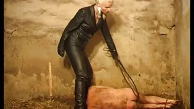 មិត្តស្រីគួរឱ្យស្រលាញ់ fucked ដោយបុរសស្បែកខ្មៅជាមួយនឹងទ្វារមាសរបស់ពួកគេ