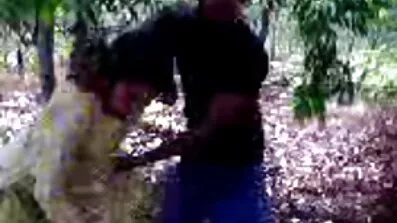 សិច Hardcore ជាមួយ damsel មួយជាមួយនឹងសត្វលាឆ្ងាញ់និង pussy juicy។